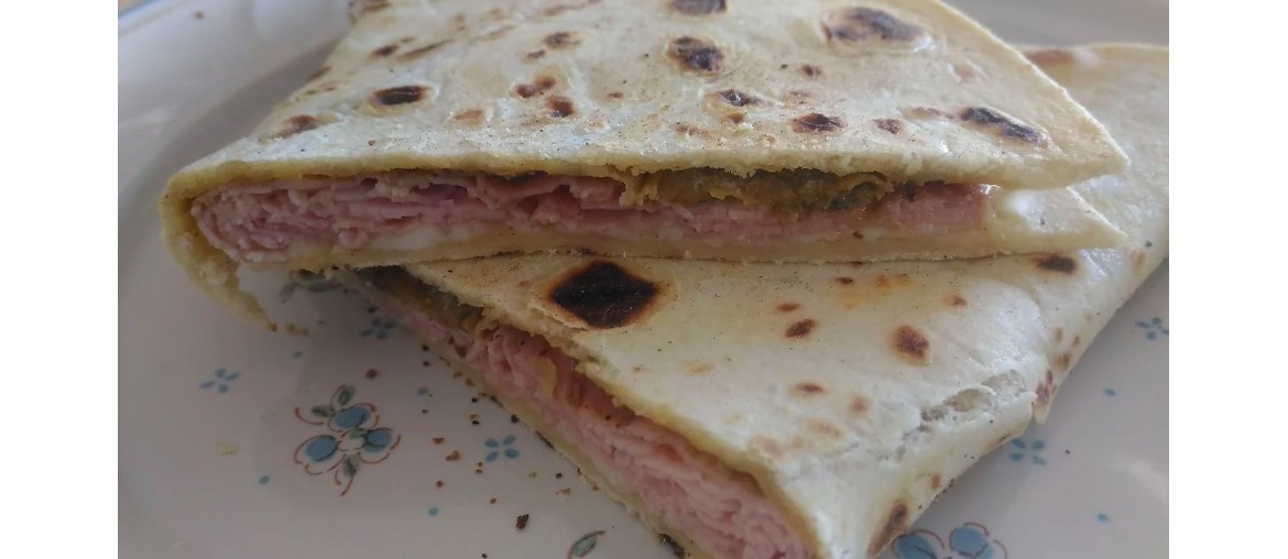 Piadina romagnola classica farcita